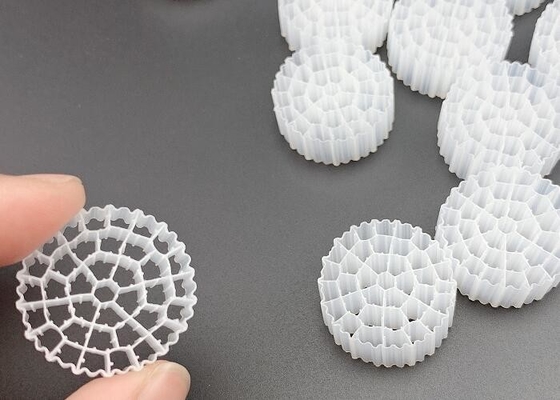 kopen Witte kleur 25*10MM PE Mbbr Floating Filter Media online manufacture