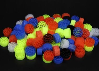 kopen Witte en zwarte kleur MBBR-filtermedia met maagdelijk HDPE-materiaal voor afvalwaterzuivering online manufacture