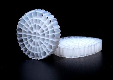 kopen Vrouwelijk HDPE materiaal K5 MBBR Filtermedia met een goed oppervlak en witte kleur online manufacture