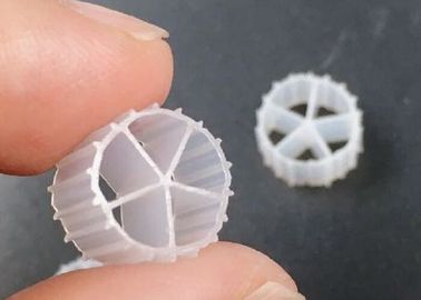 kopen UV-bestendige HDPE 10*7MM MBBR BIOBALLS IFAS proces 5 kamers fda veilig materiaal drijvend medium goedkope prijs online manufacture