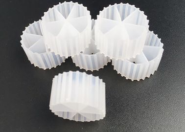 kopen Afvalwater Plastic Filter Media China Extrusie Lijn Mbbr Aquacultuur Drijvende media online manufacture