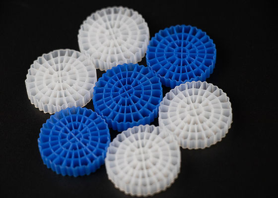 kopen Plastic MBBR Floating K5 Bio Filter Media Hoog oppervlak voor rioolwater online manufacture