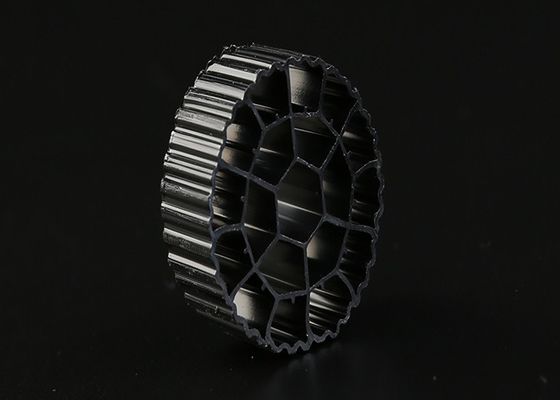 kopen Zwarte kleur Plastic MBBR Kaldnes K1 MBBR Bio Media HDPE Materiaal 25mm X 12mm Grootte online manufacture