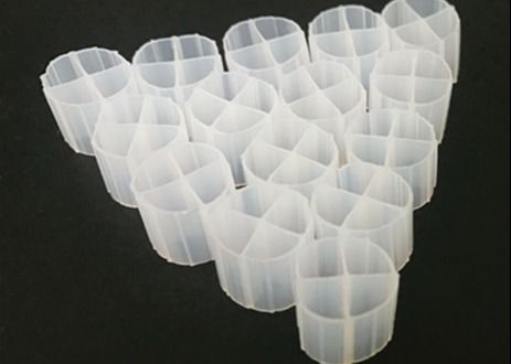 kopen Witte kleur MBBR Bio Carrier Media voor anaërobe tank met maagdelijk HDPE-materiaal en 12*9mm grootte online manufacture