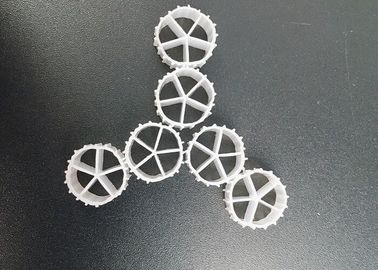 Vloeiende filtermedia van witte kleur met maagdelijk HDPE-materiaal voor afvalwaterzuivering