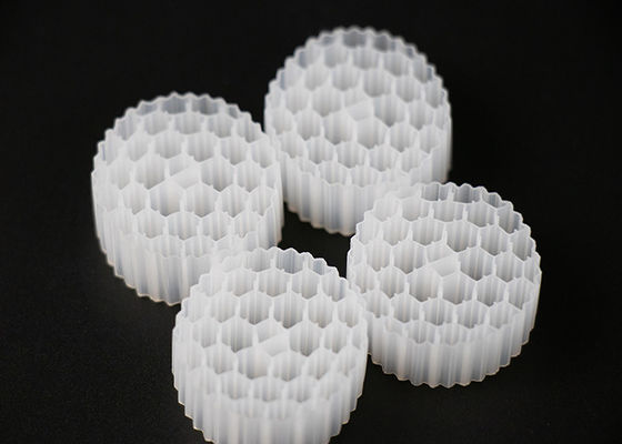 Witte kleur Hdpe materiaal 38 gaten MBBR Carrier Virgin PE