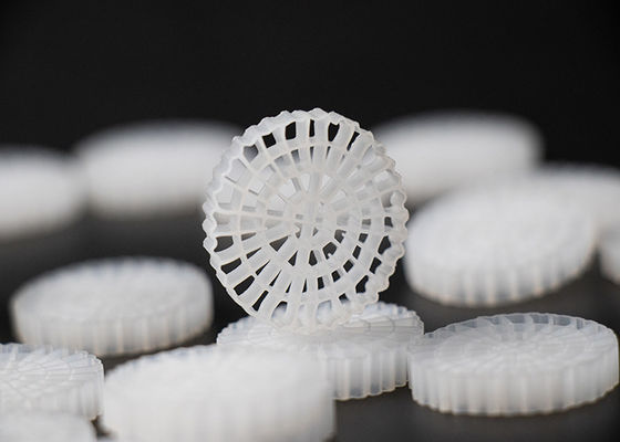 25*4mm PE64 K5 MBBR Bio Media K5 Witte kleur en maagdelijk HDPE materiaal voor RAS-systeem
