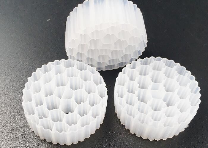 Pe38 25*4mm Hdpe Mbbr Bio Filter Media Safty Bewegend Bed Grote Oppervlakte