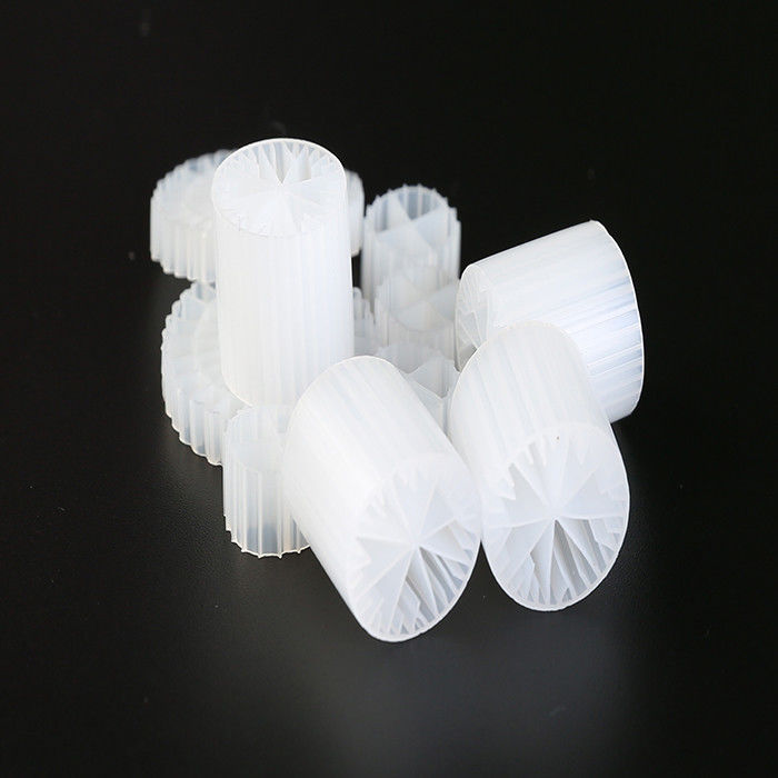 HDPE materiaal K1 Filtermedium met 12 mm x 9 mm grootte en witte kleur voor RAS