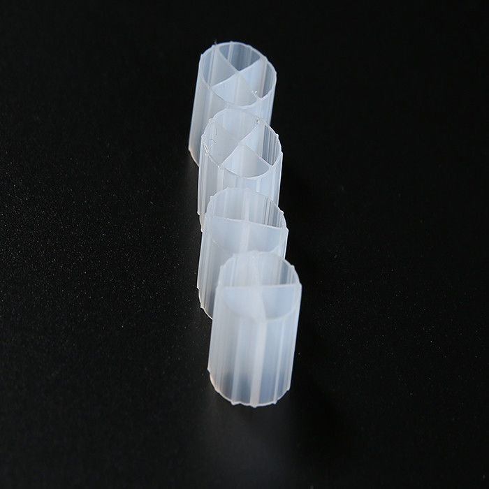 Hoge efficiëntie Witkleur Plastic Material Filter Media Voor afvalwaterbehandeling