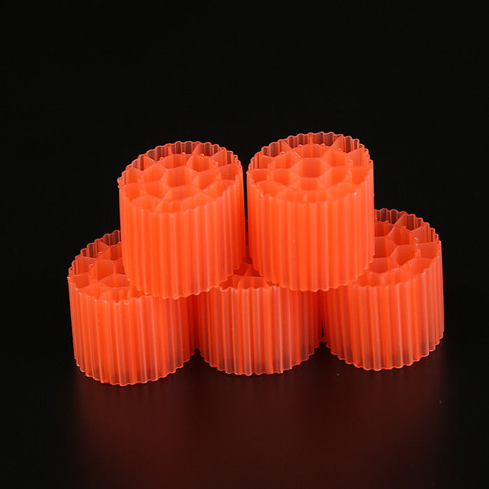 Zwart maagdelijk HDPE materiaal MBBR Plastic Filter Media Voor Aquarium 25mm X 12mm