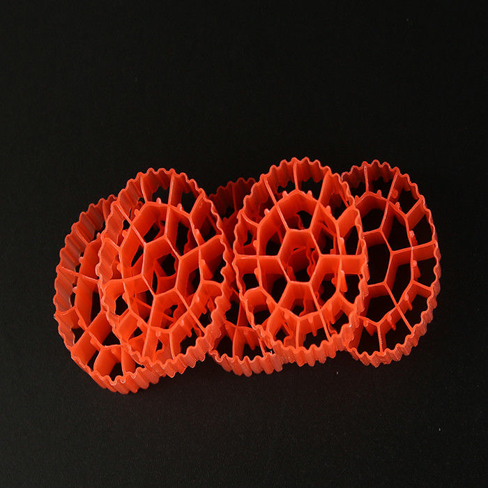Rood/geel Plastic MBBR Bio Media K1 500 m2/m3 Oppervlakte met witte kleur