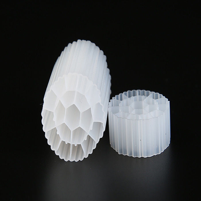 MBBR Bio Balls PE MBBR Filter Media 19 Hole Nummers Voor Afvoerzuivering