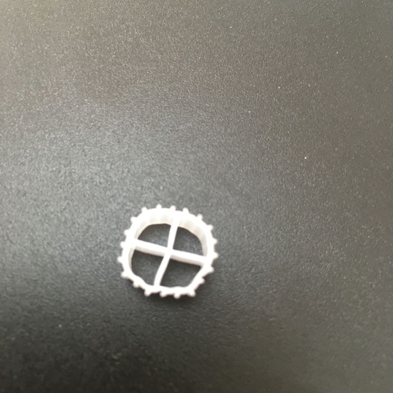 Witte MBBR-filtermedia met maagdelijk HDPE-materiaal en lange levensduur voor RAS