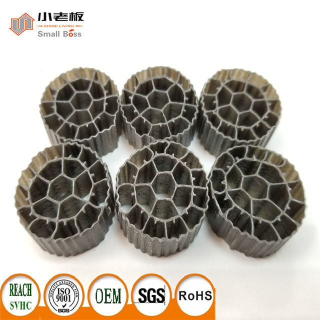 PE06 Balck Color MBBR Filter Media Virgin HDPE Materiaal Voor 25*12mm Grootte
