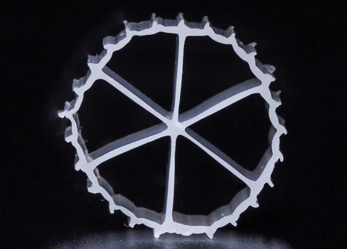 16*10mm MBBR Filtermedium met maagdelijk HDPE-materiaal en snelle biofilmvorming