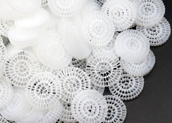 HDPE Floating Moving Bed Filter Media voor waterzuiveringsinstallaties MBBR biocel