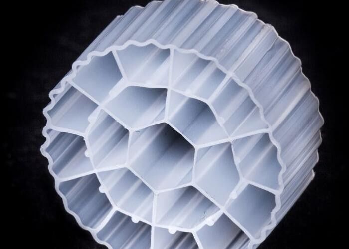 Maagde HDPE MBBR Filter Media Met Witte Kleur En Lange Levensduur Voor 35*18mm Grootte
