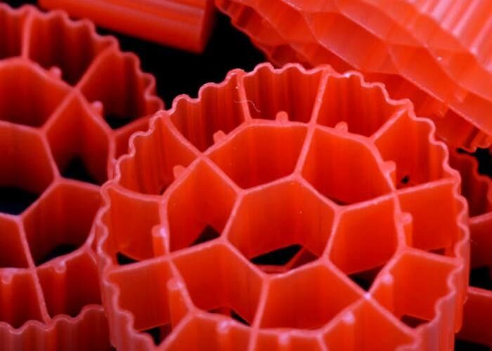 MBBR Biofiltermedia met witte kleur en maagdelijk HDPE-materiaal voor afvalwater