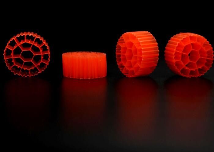 Eco-vriendelijke biocellfiltermedia Alle kleuren maagdelijke HDPE-materiaal Biobollen