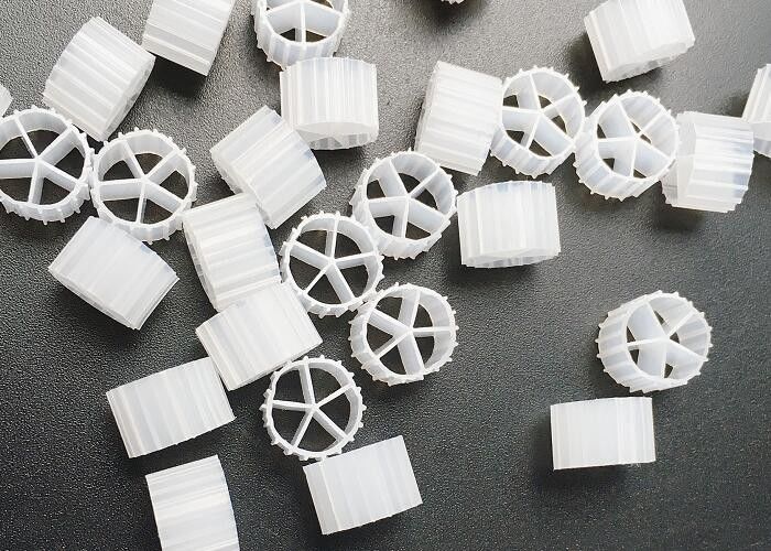 Biofilm MBBR Filterdrager Warm Voor garnalenhouderij RAS Waterbehandeling 10*7mm