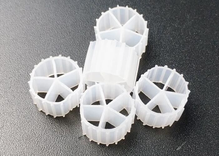 Bioballs voor vishouderijen Biofiltermedia Wit kleur 10*7 mm Drijvende vulstof 100% maagdelijk HDPE biofiltermedia