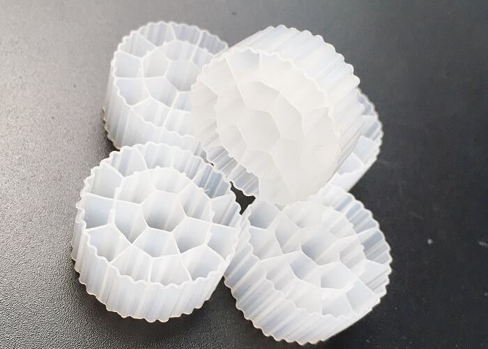 Hdpe K3 Biocell MBBR Waterzuiveringsmedium 25*12mm 600m2 / M3 Groot oppervlak