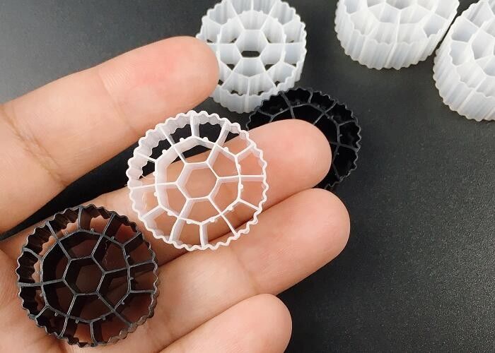 Witte biopipe Betrouwbare Mbbr Biofiltermedia voor de behandeling van afvalwater 25*12mm