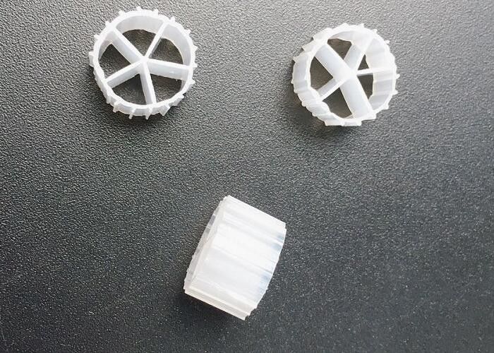 K1 K3 Biofilmdrager Verpakkingsfilter Hdpe 10*7mm Ras Vishouderij 5 Kamers