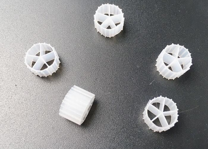 In voorraad K1 MBBR Waterzuiveringsinstallatie 10*7mm Biocell Mbbr Filter Media