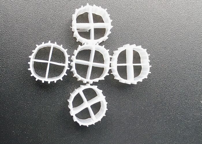 Witte kleur 11*7mm K1 Biofilter Hdpe Mbbr Biovendrijver Drijvende Bioballen