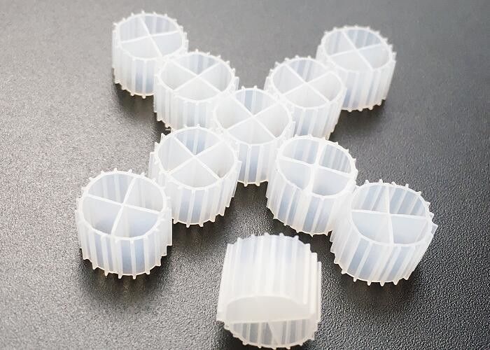 MBBR Biofilter Media Biochips 0,96 - 0,98 g / Cm3 Dichtheid Voor RAS Aquacultuur FAB bio media