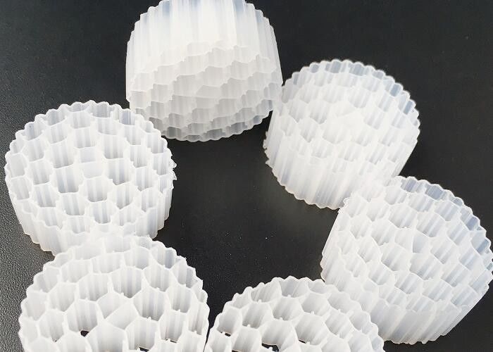 Plastic Bio MBBR Waterbehandeling FAB / Druppelfilter Verpakking Drijvend medium 25*12mm