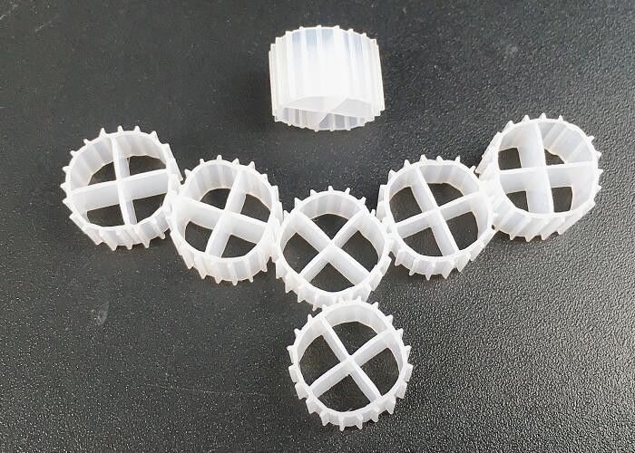 Witte kleur MBBR Media Biofilmdrager met superdecarburizatie en maagdelijk HDPE materiaal
