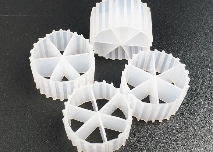 16*10mm Grootte MBBR Biocell Filter Media Virgin HDPE materiaal en witte kleur voor RAS