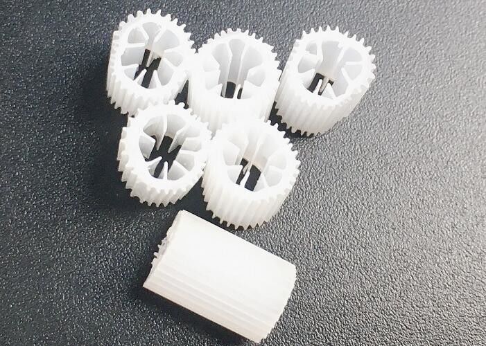 Ruimtebesparing Plastic Floating Filter Media Kaldnes Bio Filter Media