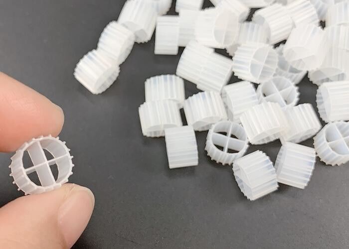 11*7mm Natuurlijke kleur en maagdelijk HDPE materiaal MBBR Biofilm drager