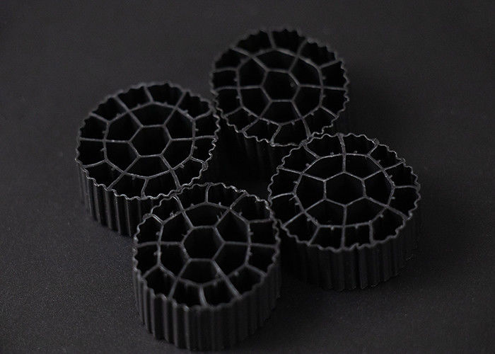 25 mm X 10 mm Grootte Plastic Filter Media Virgin HDPE Materiaal MBBR Bio Balls