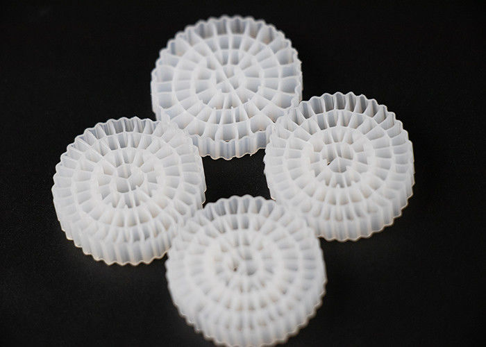 Vrouwelijke HDPE RAS Plastic MBBR Filter Media met een goed oppervlak