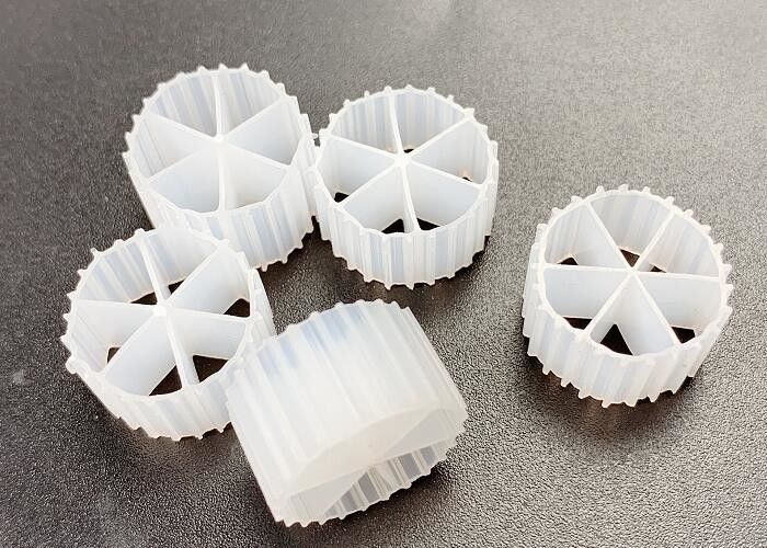 PE04 Grote oppervlakte Witte kleur MBBR Bio Media 6 Kamers 800m2/M3